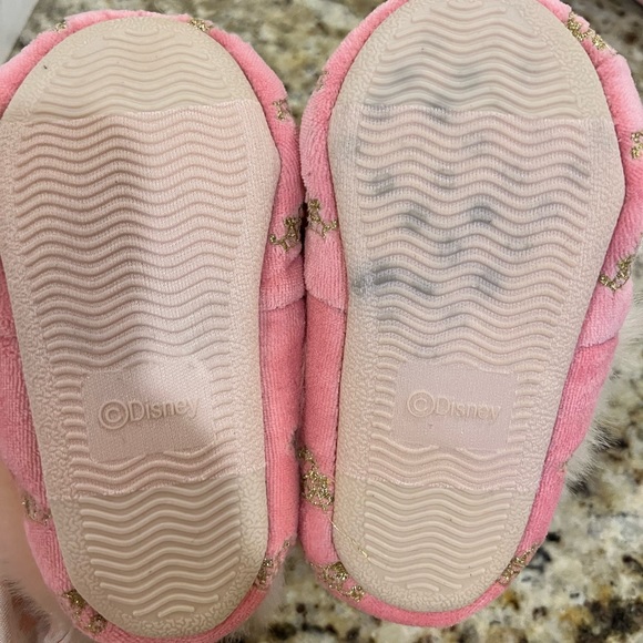 Worn once! Disney Princess pink and fur slippers in size 7/8 - Picture 2 of 3